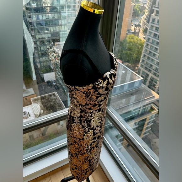 🆕 BRONX & BANCO 🧿 NWOT Louise Floral Sequin Midi Dress - Black & - Picture 8 of 17